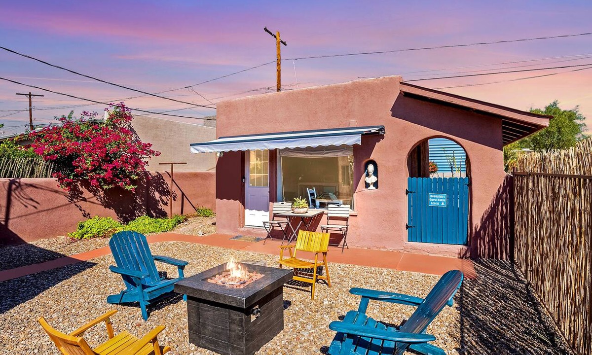 Sam Hughes Apartment | Historic Studio Guesthouse Casita 2 Blocks from the UofA - Low Summer Rates! 🏡