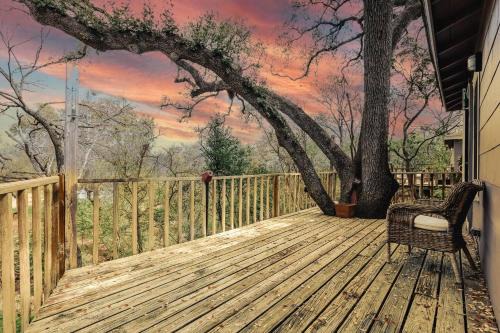 Austin House | Historic UT Tree House, Walk to Moody Center