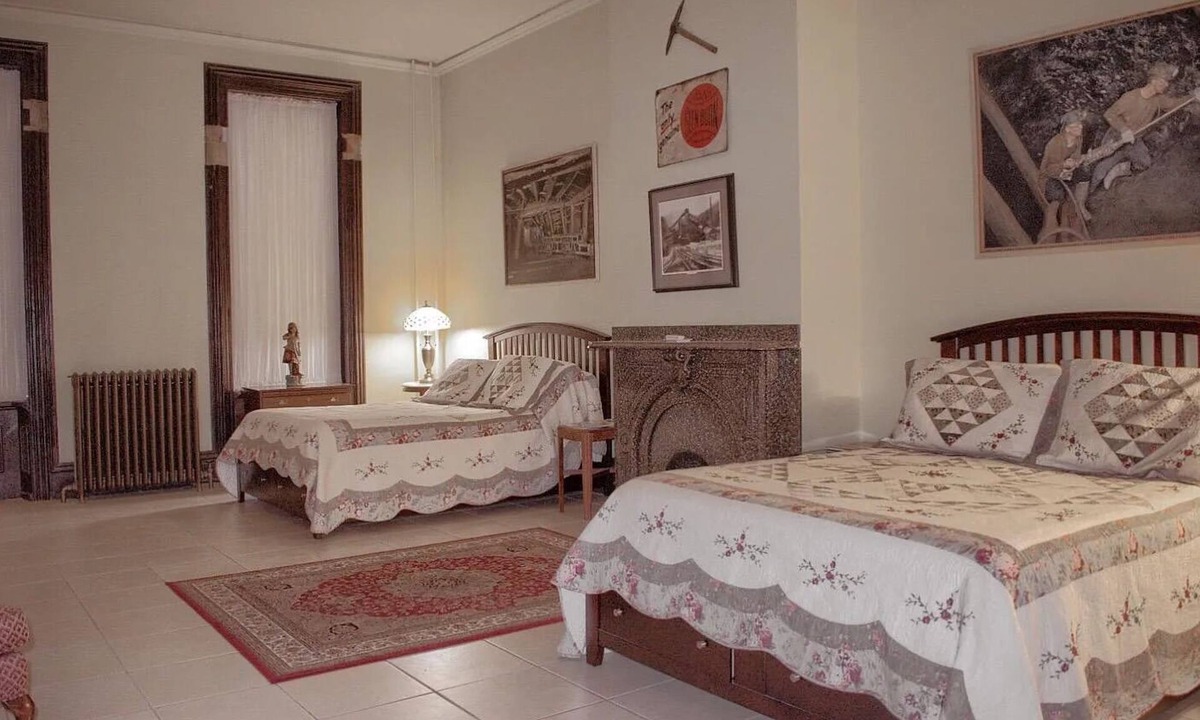 Ranshaw Bed & Breakfast | Historic Victorian Stay in Shamokin