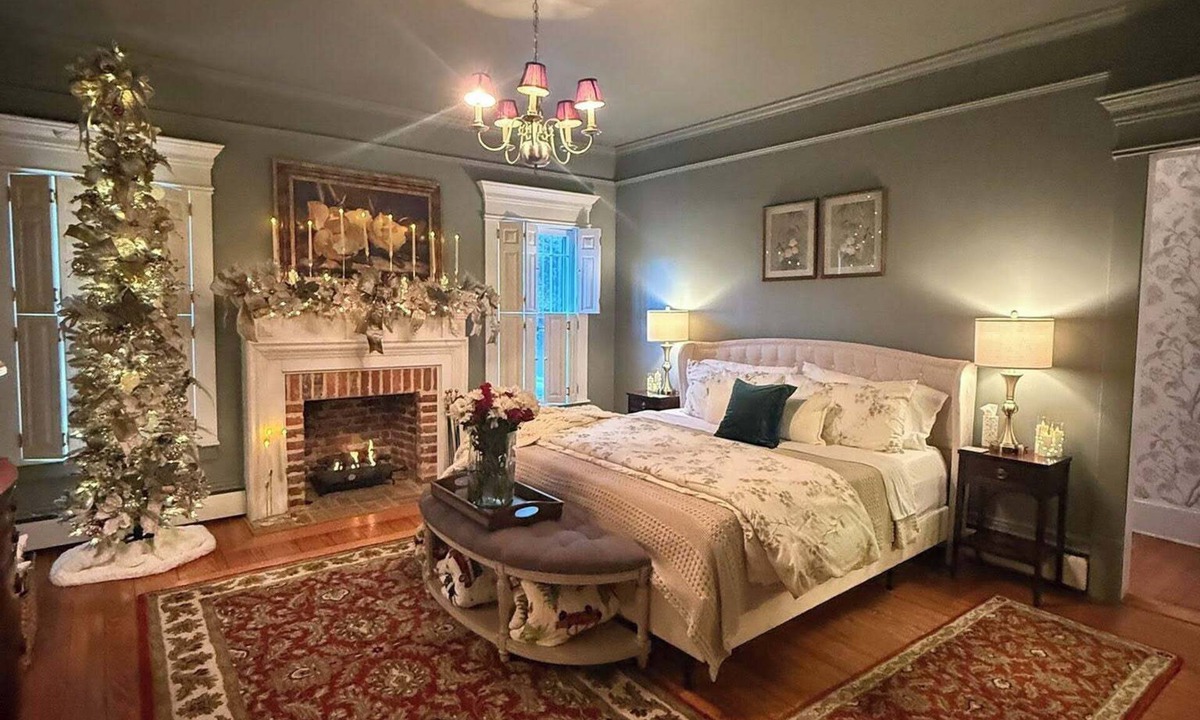 Shallotte House | HISTORIC, Walkable to town, very lose to Brunswick Beaches!