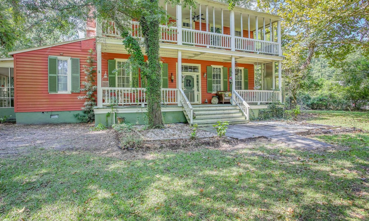 Winnabow House | Historic Winnabow Home w/ Screened Porches!