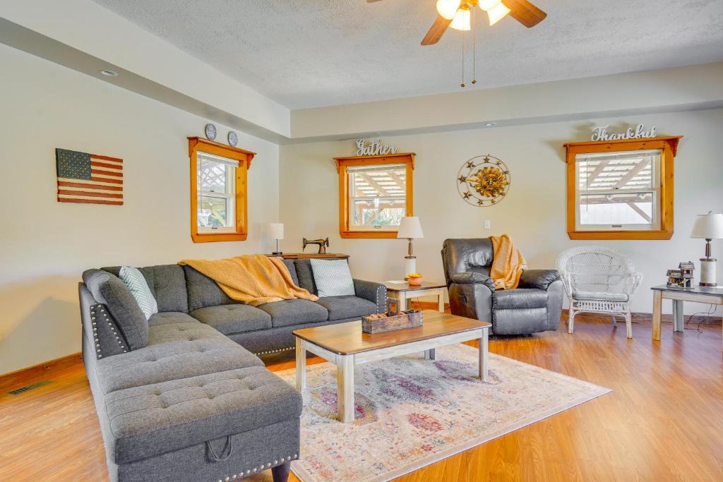 Rockbridge House | Hocking Hills Hideaway with Hot Tub and Fire Pit!
