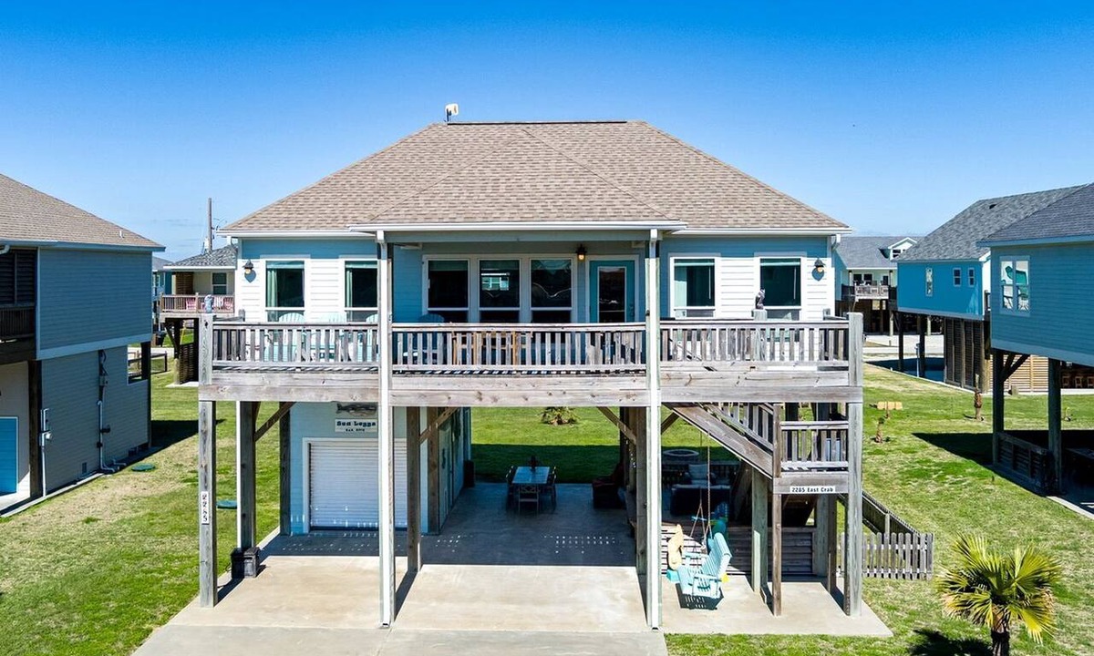 Crystal Beach Cabin | Holiday Home with BBQ Area and Modern Amenities in Port Bolivar, Texas