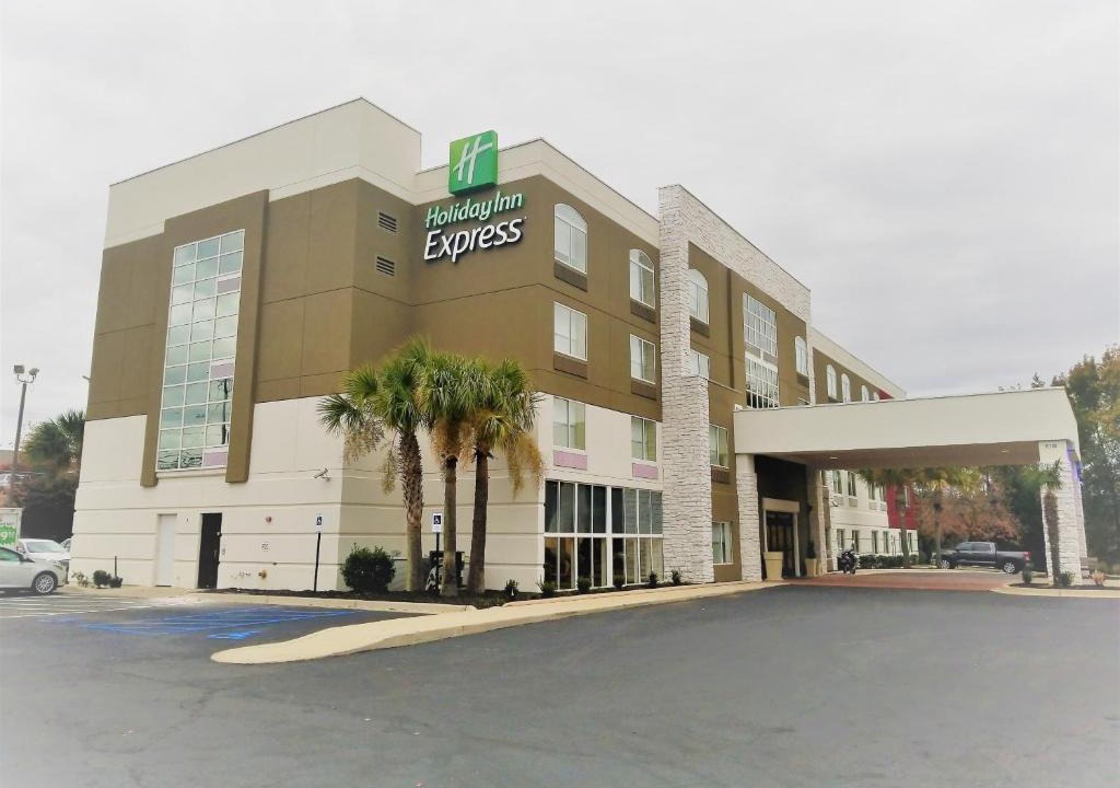 Dentsville Hotel | Holiday Inn Express Columbia NE - Fort Jackson by IHG