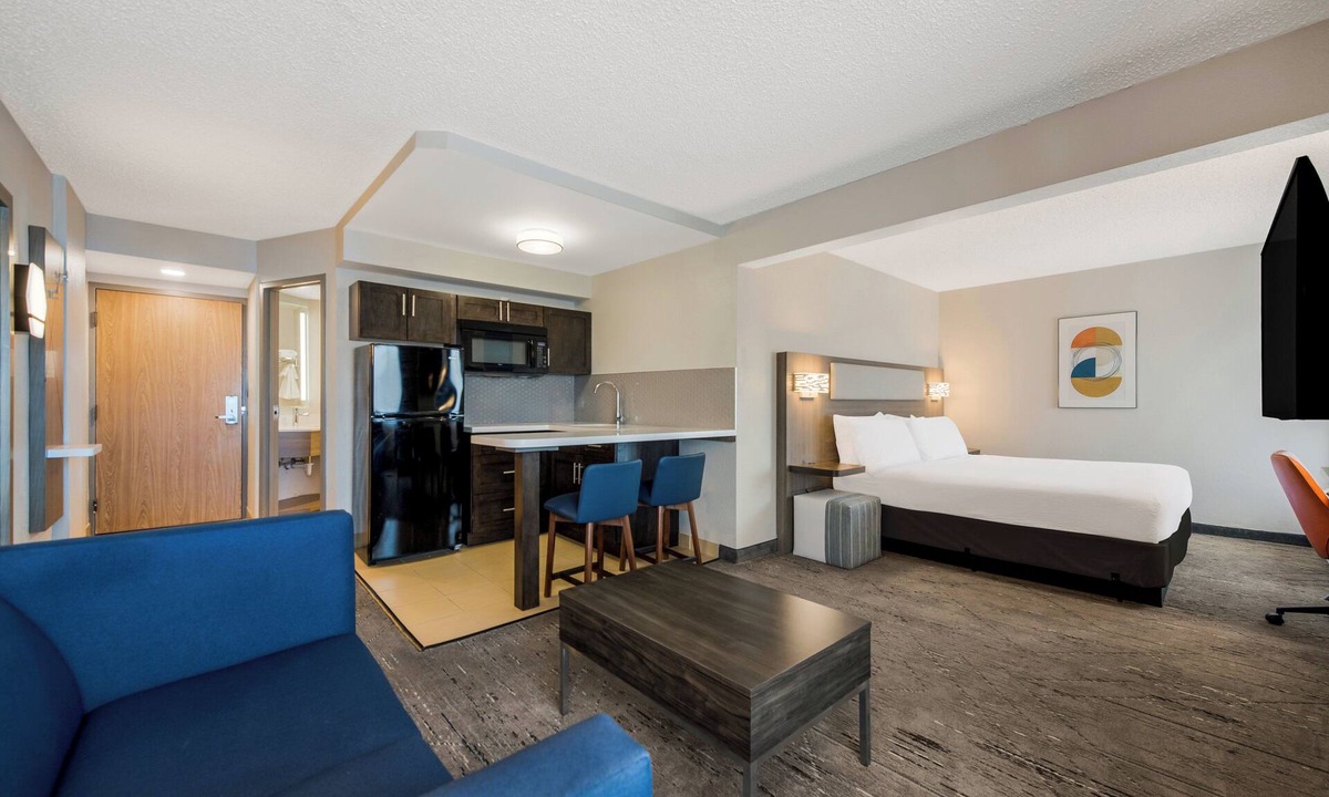 Coliseum Central Hotel | Holiday Inn Express Hampton - Coliseum Central by IHG