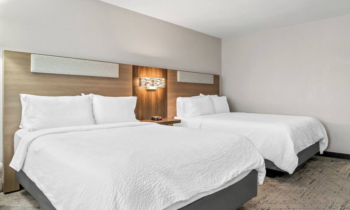 Lapeer Hotel | Holiday Inn Express Lapeer by IHG