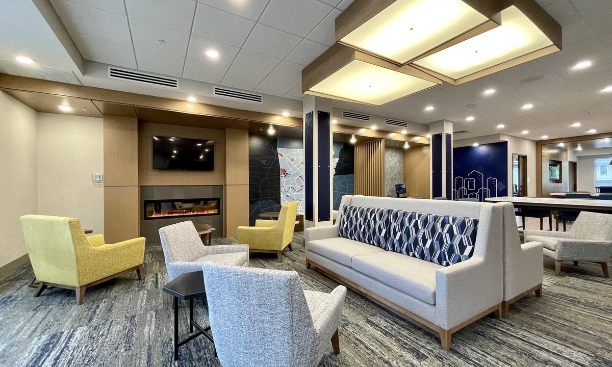 Fort Smith Hotel | Holiday Inn Express & Suites Ft. Smith Airport by IHG