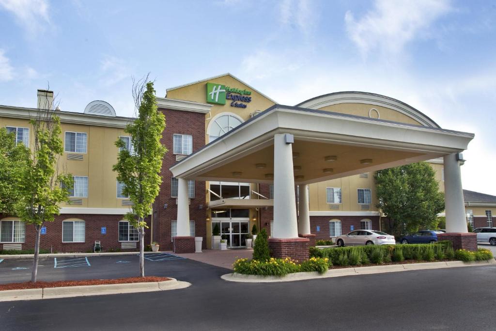 Woodhaven Hotel | Holiday Inn Express & Suites Woodhaven by IHG