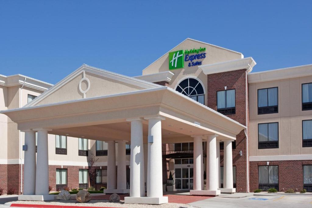 Buffalo Hotel | Holiday Inn Express & Suites Buffalo by IHG
