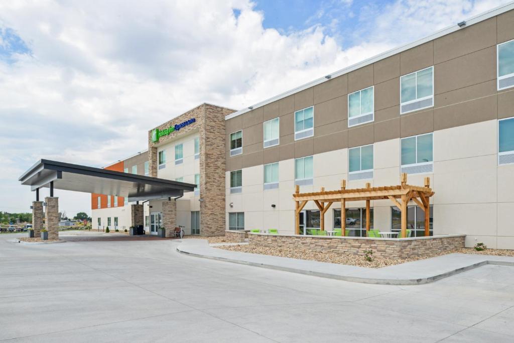 Chadron Hotel | Holiday Inn Express & Suites - Chadron by IHG