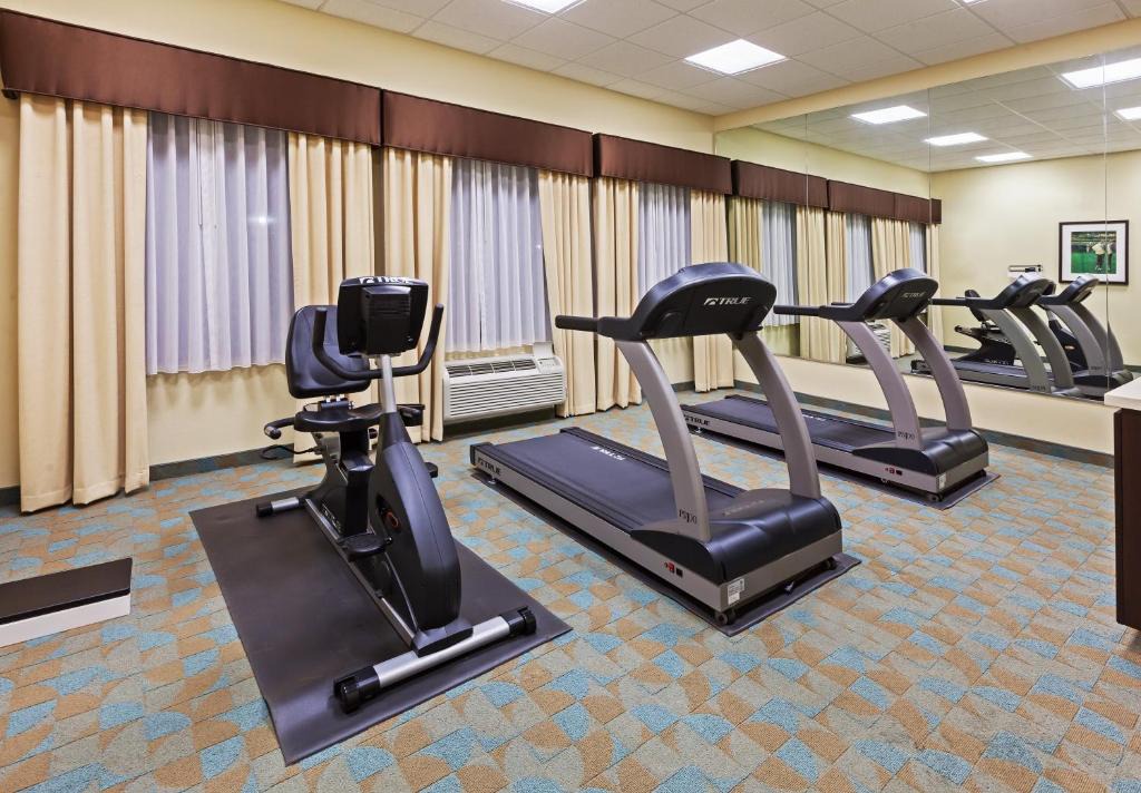 Victoria Hotel | Holiday Inn Express & Suites Victoria, an IHG Hotel