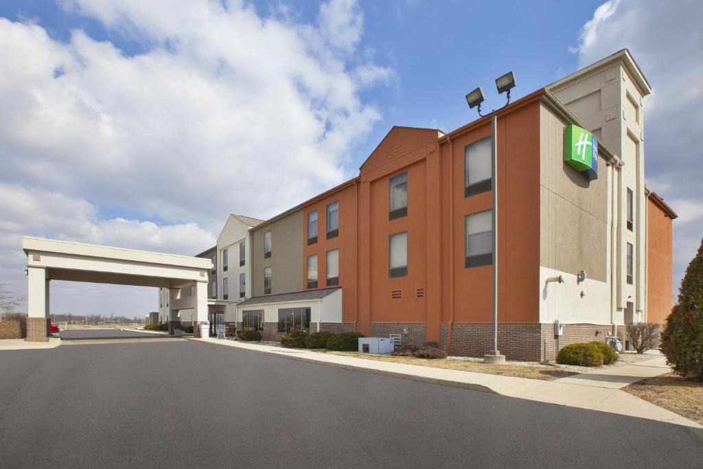 Tiffin Hotel | Holiday Inn Express Tiffin by IHG