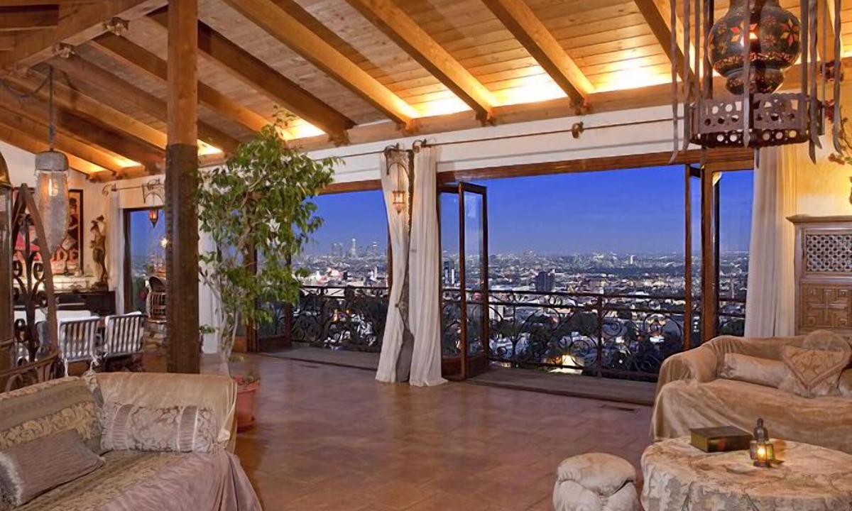 Hollywood Heights House | Hollywood Hills 6,000 sq. ft Design Masterpiece-Jetliner Views