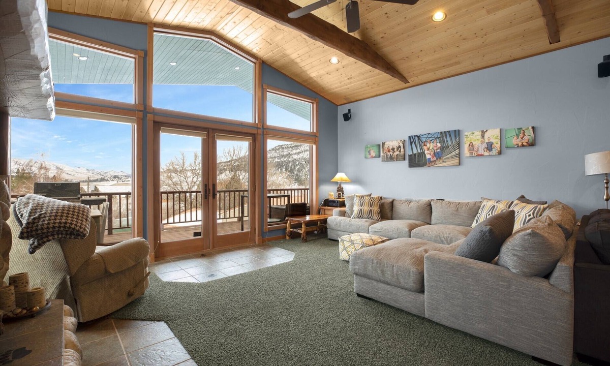 Wolf Creek Cabin | HOLTER LAKE RETREAT