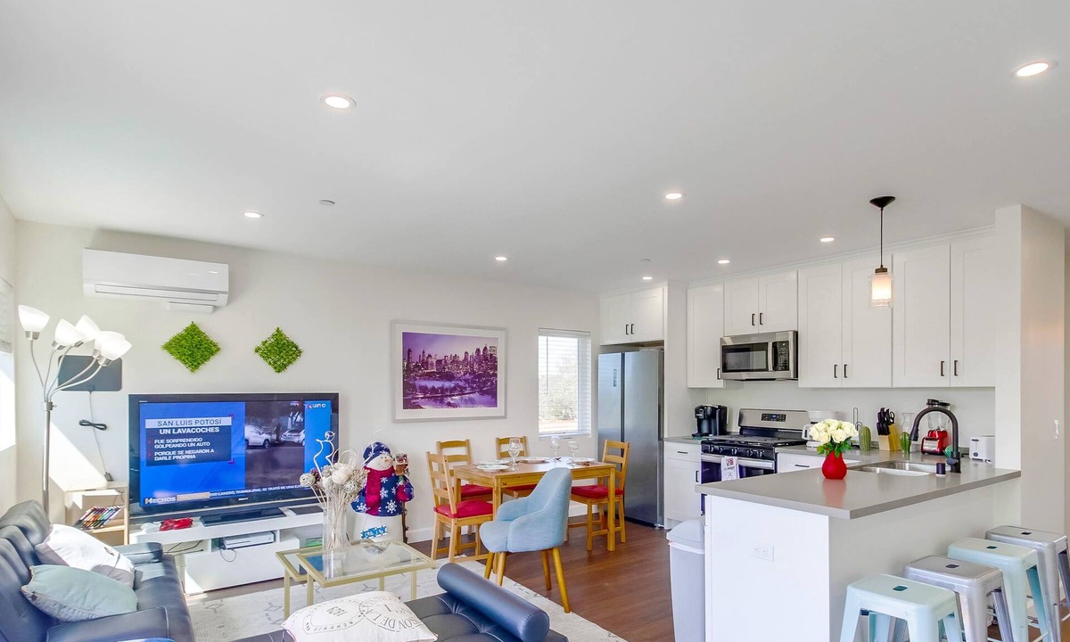 National City House | Home Near Downtown SD Gaslamp & Beach, 3-Bed 3-Bath