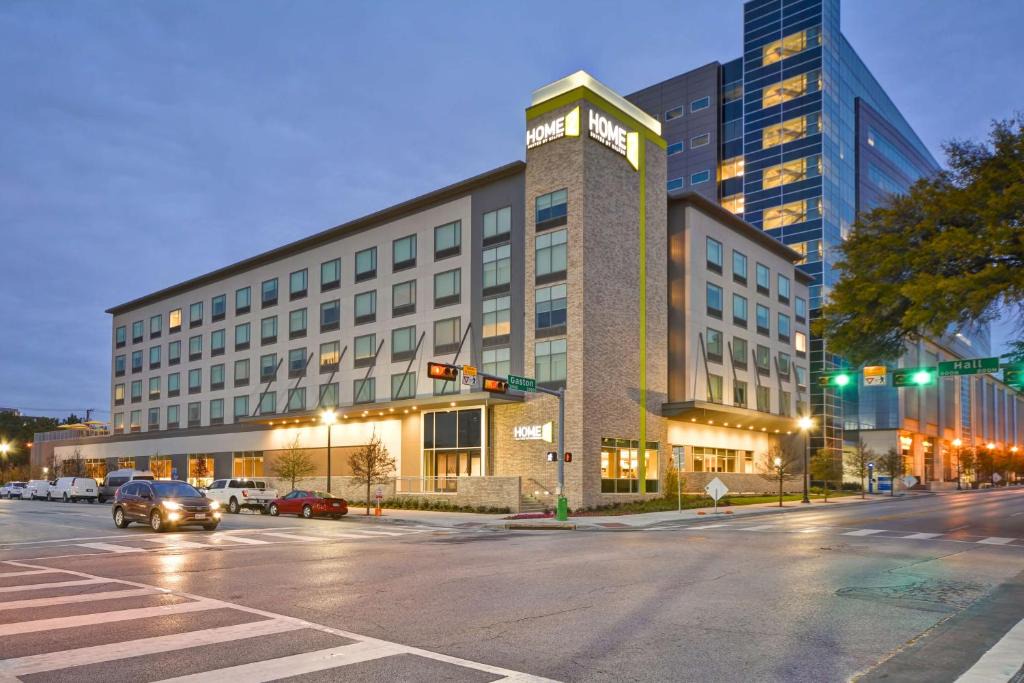 Old East Dallas Hotel | Home2 Suites by Hilton Dallas Downtown at Baylor Scott & White