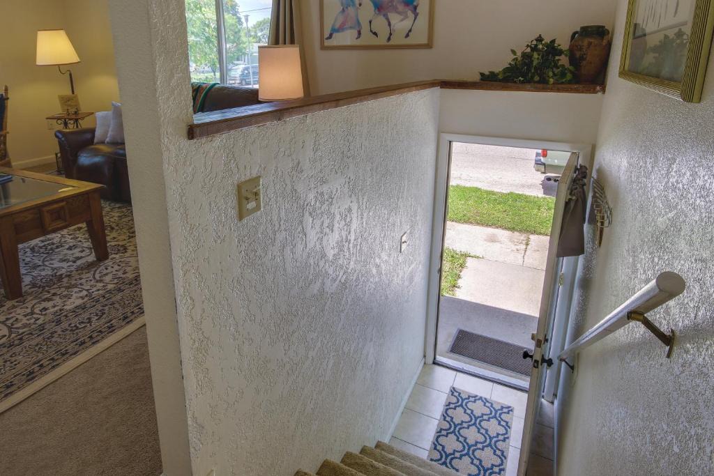 Central - Terry Apartment | Homey Billings Apartment with Deck and Grill!