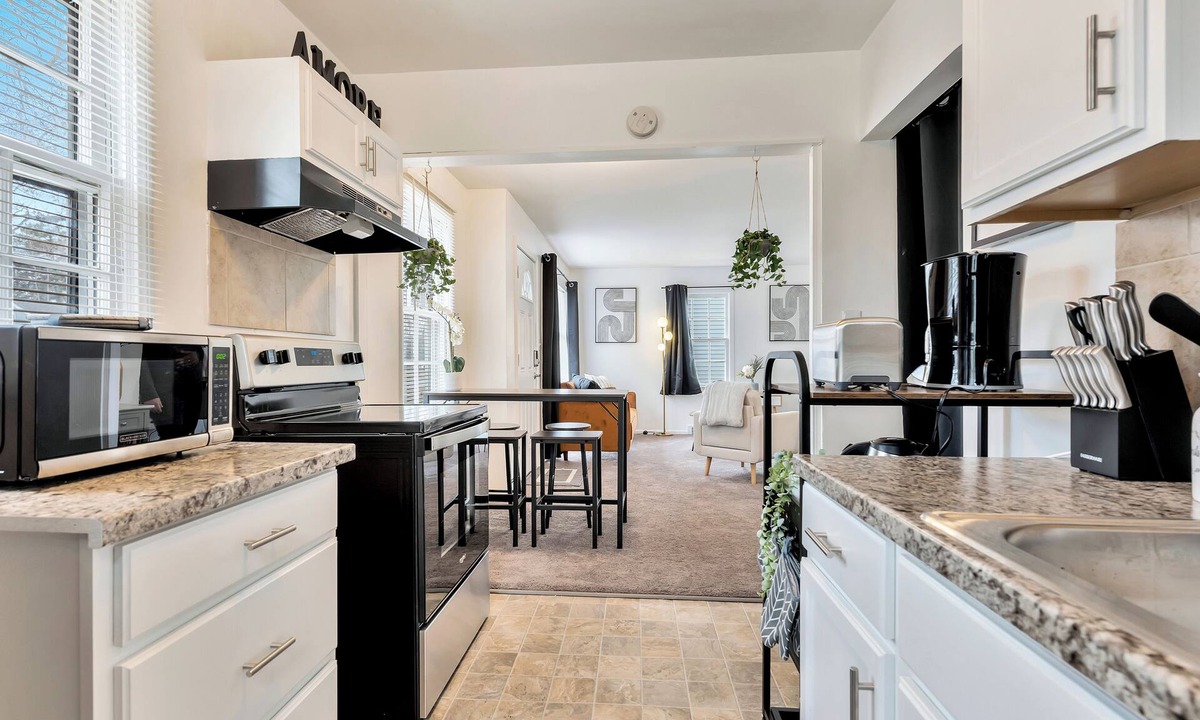Oak Park House | Homy place w/Work Space