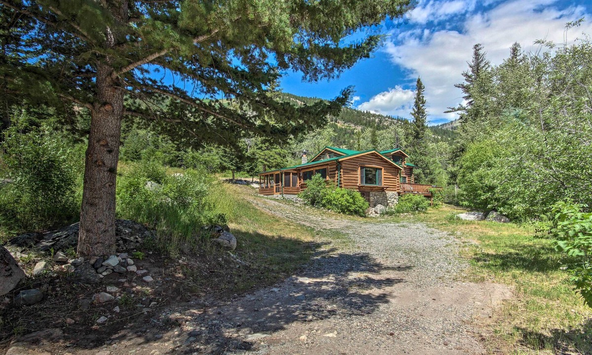 McLeod Cabin | 'Honey's Cabin' in McLeod: Fish, Hike & Views!