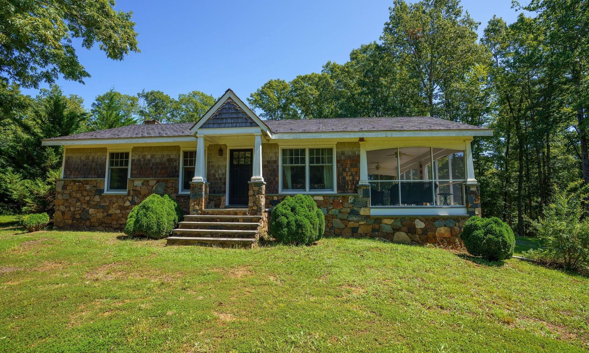 Bremo Bluff House | Hooper's Rock Farm - Paradise for Outdoor Enthusiasts!