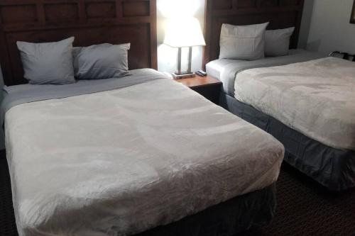 Stillwater Apartment | Hotel 2 Queen Beds Hotel Room 136 Wi-Fi