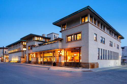Mason City Hotel | Hotel ∙ 3 guests