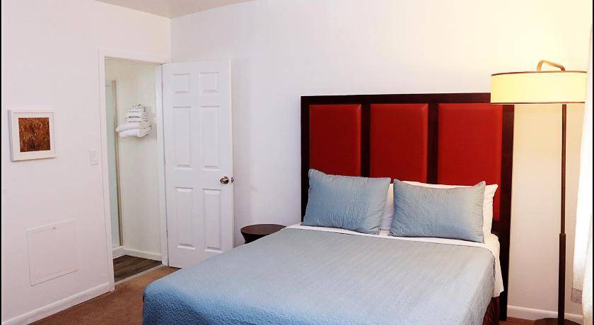 Frontier Hotel | Hotel ∙ 6 guests