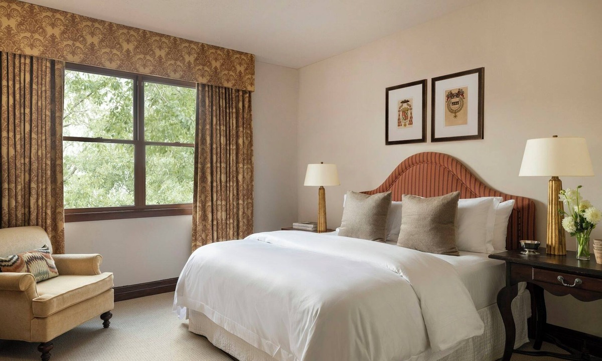 Uptown Hotel | Hotel Granduca | 2 Premier Suite Pool View Balcony | Near The Galleria
