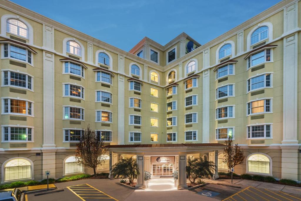 The Galleria Hotel | Hotel Indigo Houston at the Galleria, an IHG Hotel