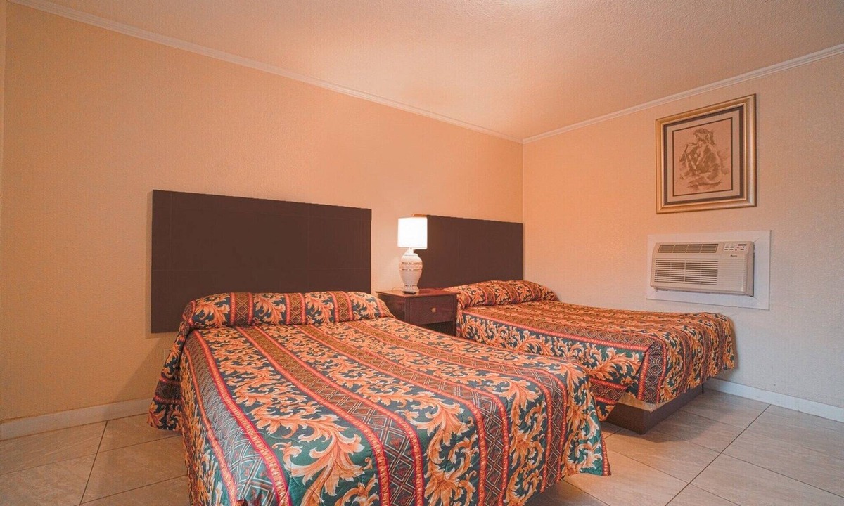 Edna Apartment | Houston | 2 Queen Bed