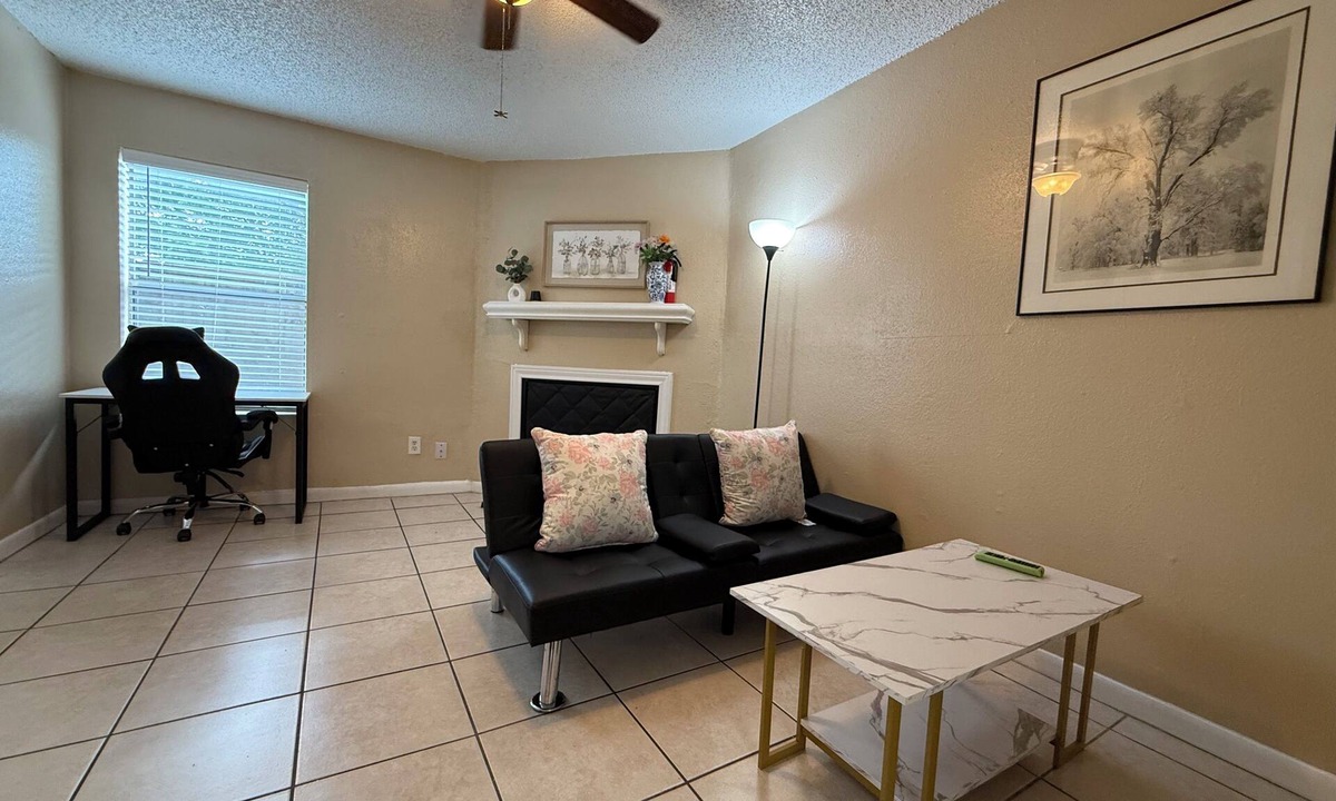 Clodine House | Houston 2Bed 1.5bath Medical center NRG downtown chinatown
