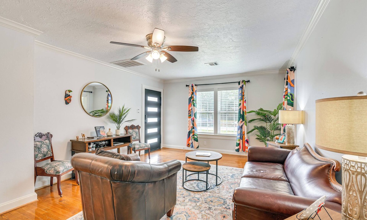 OST - South Union House | Houston Home Near TMC & NRG Stadium