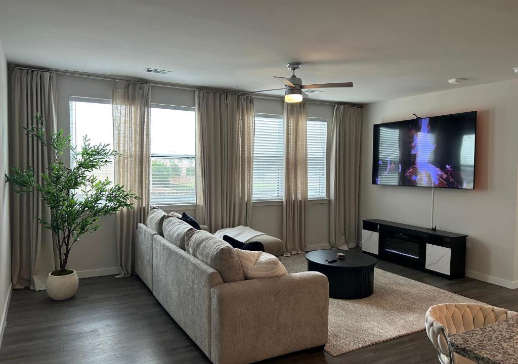 Spring Branch East Apartment | Houston Luxury Apartment