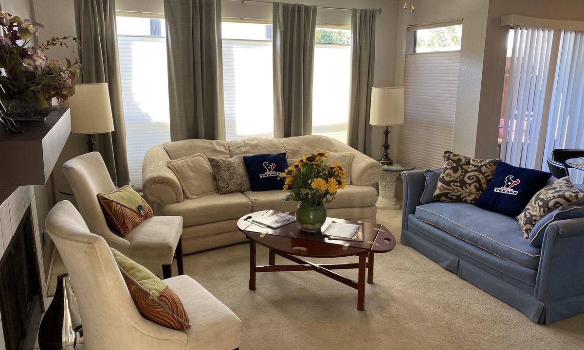 Braeswood Place Condo | Houston TX NRG-Med CTR/RICE U - ALL Inclusive 2B/2B/2 Blocks from nearby stadium