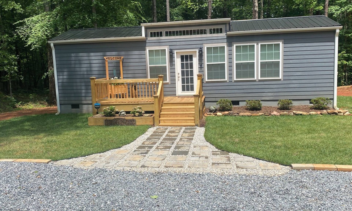 Union Mills House | Hudlow Hideaway…A perfect and secluded couple’s getaway with hot tub!