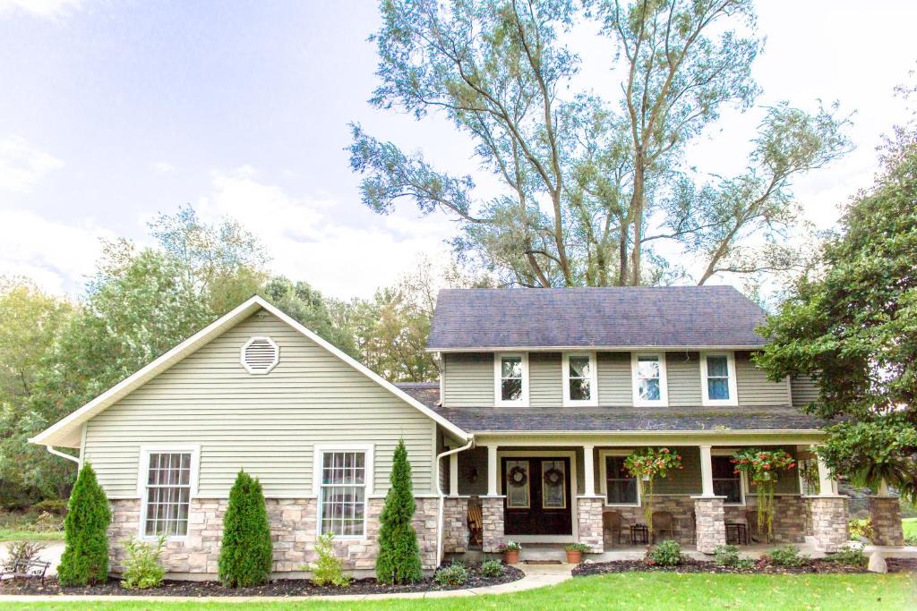 South Bend House | Huge Home and Yard Perfect For Groups & Families!