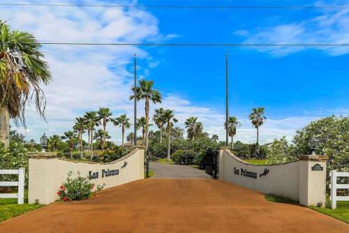 Galveston House | Huge, luxurious and secluded estate with private pool, pond, and large yard