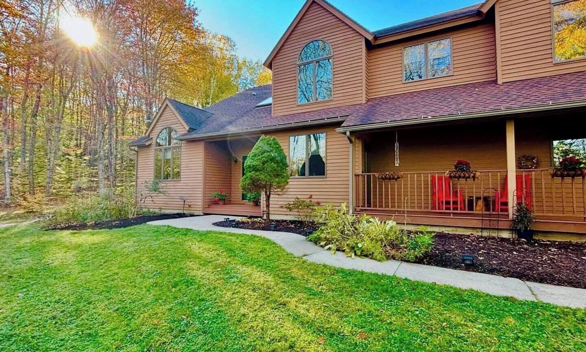 Hinsdale House | Hummingbird Haven is a Berkshires Retreat surrounded by Nature and Local Charm.