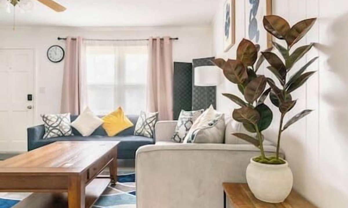 Thomasville Apartment | Ideal for Long Stays | Fast Wi-Fi
