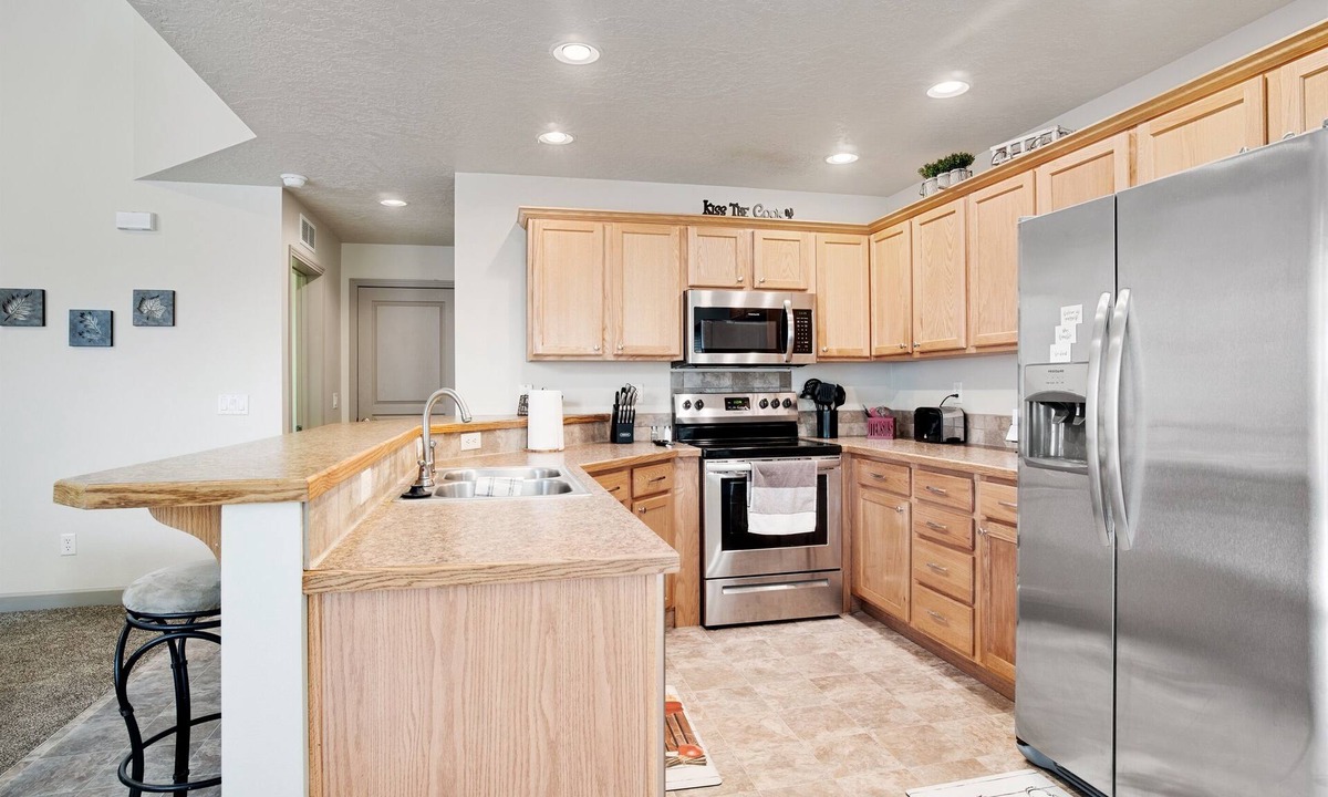 West Valley House | Ideal Location~Cozy~1600sqft~Pets Welcome~BBQ