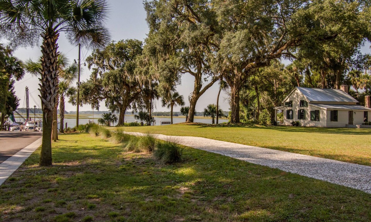 Olde Town House | Ideal Location in Downtown Bluffton ~Just Steps to the May River