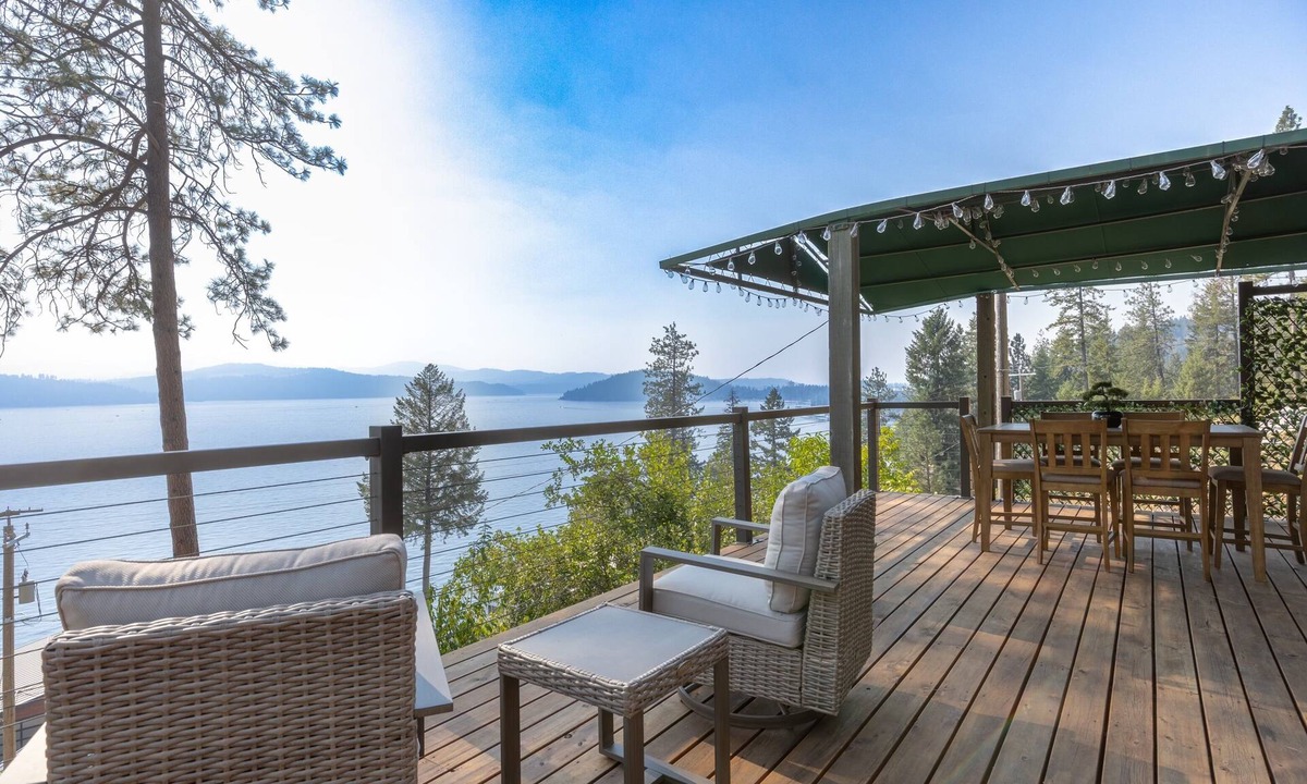Coeur d'Alene House | Immaculate CDA Lake Views