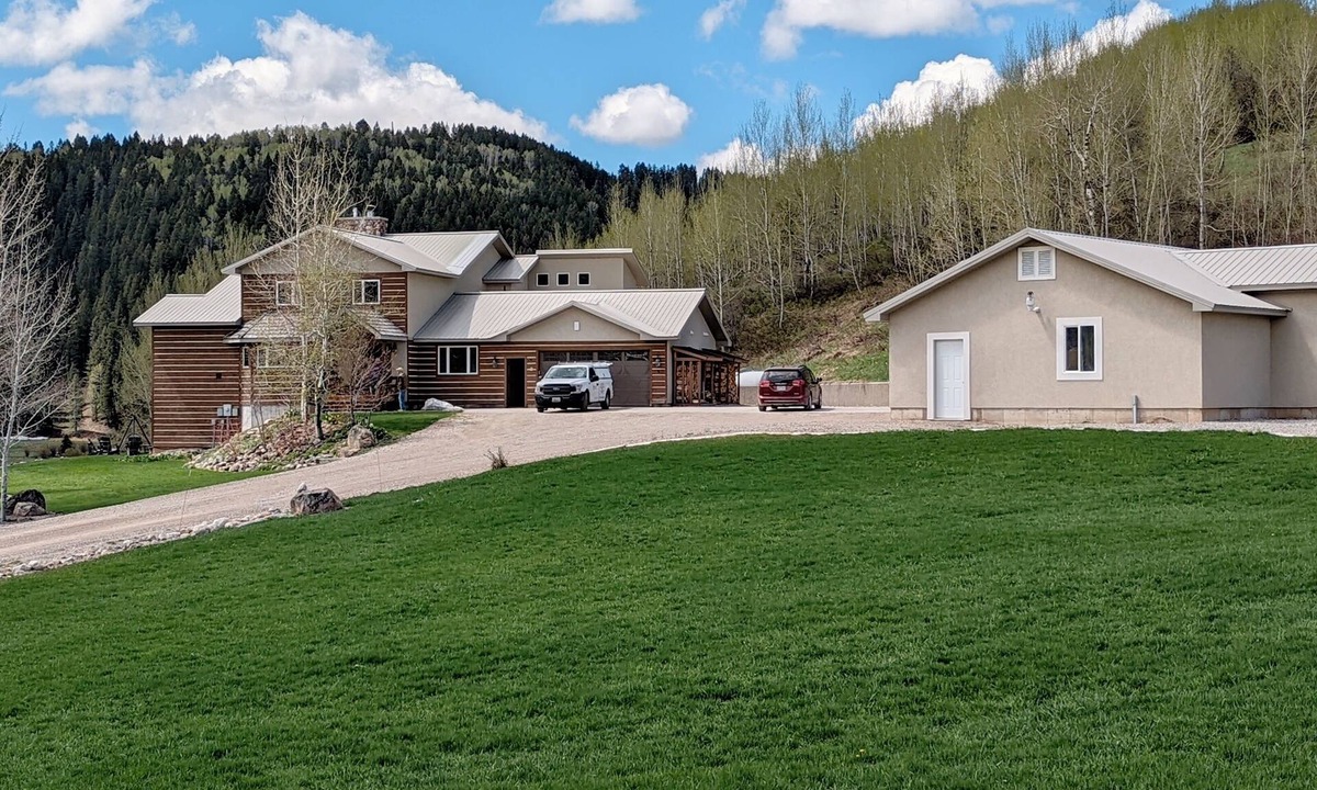 Bedford Cabin | Impressive Multi Family Lodge - 1 hour from Jackson Hole!
