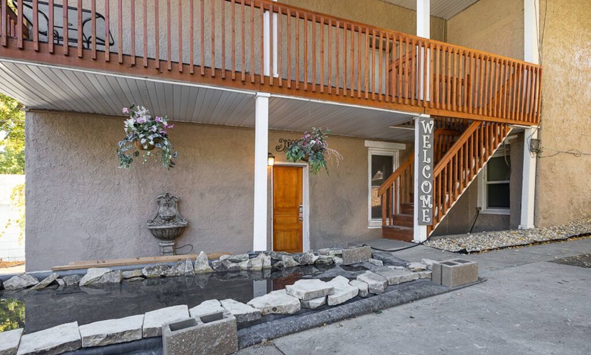 Dubuque Apartment | Impressive Private 2BR Suite w/Parking Univ Area