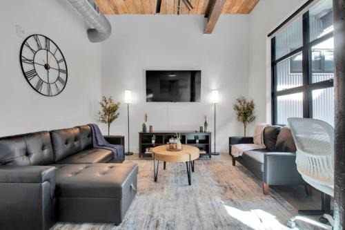 Judson Apartment | Industrial Loft Living 2BR 2BA