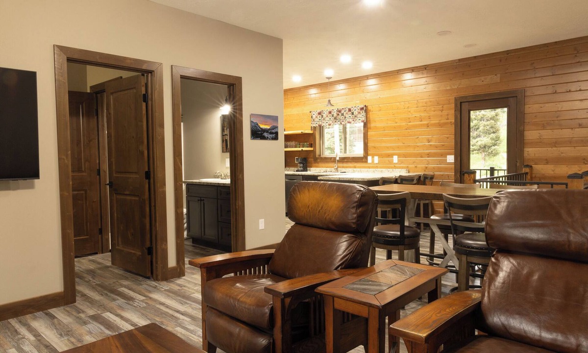 Cooke City-Silver Gate Cabin | Inviting 3-Bedroom Retreat with Mountain Views – Minutes from Yellowstone’s Northeast Entrance