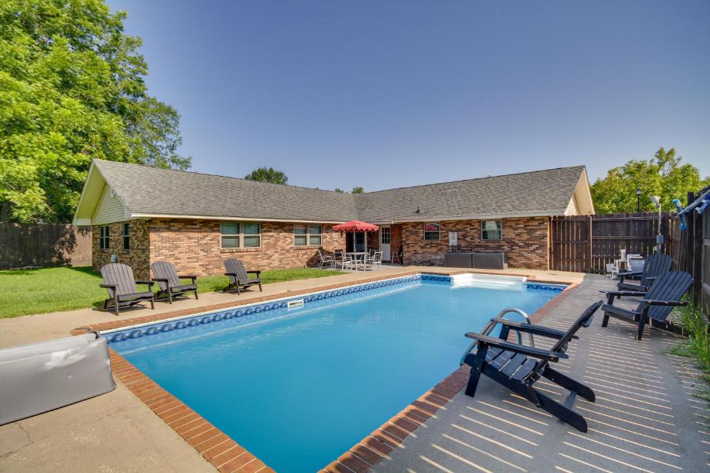 Gulfport House | Inviting Gulfport Home with Private Pool and Yard