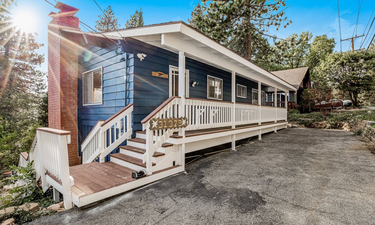 Running Springs Cabin | Inviting mountain cabin with fireplace, pool table, AC & deck - dog-friendly
