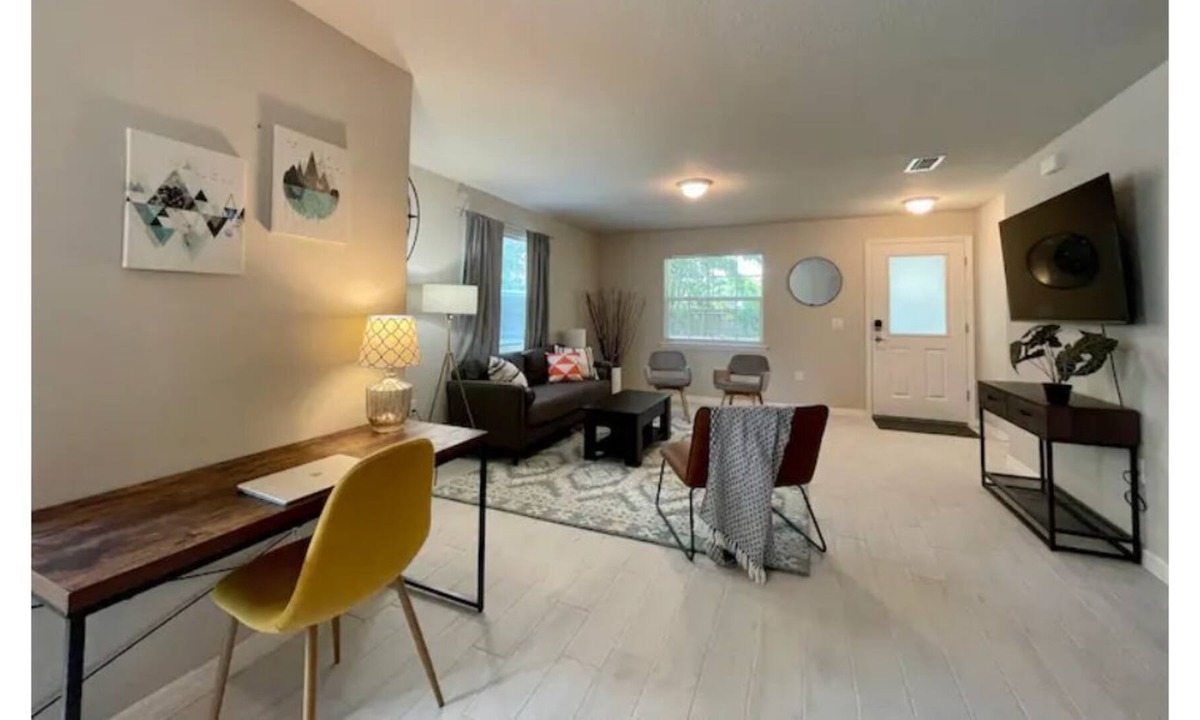 Royal Oak Golf Country Club House | Inviting You to Our Roomy n Cozy 3bd 2.5 bath Home