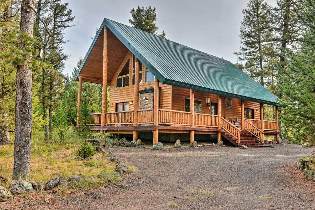 Island Park House | Island Park Cabin with Stunning Forest Views!